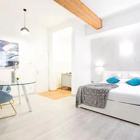 Trastevere Silver King Jacuzzi Rom