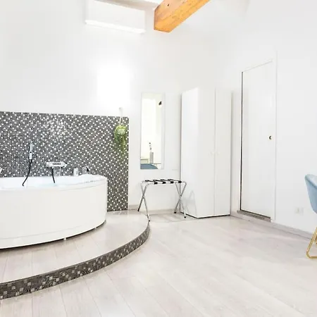 Trastevere Silver King Jacuzzi Apartment Rom