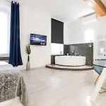 Trastevere Silver King Jacuzzi شقة *