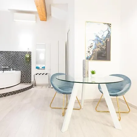 Trastevere Silver King Jacuzzi شقة *