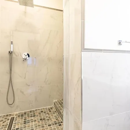 Trastevere Silver King Jacuzzi Διαμέρισμα *